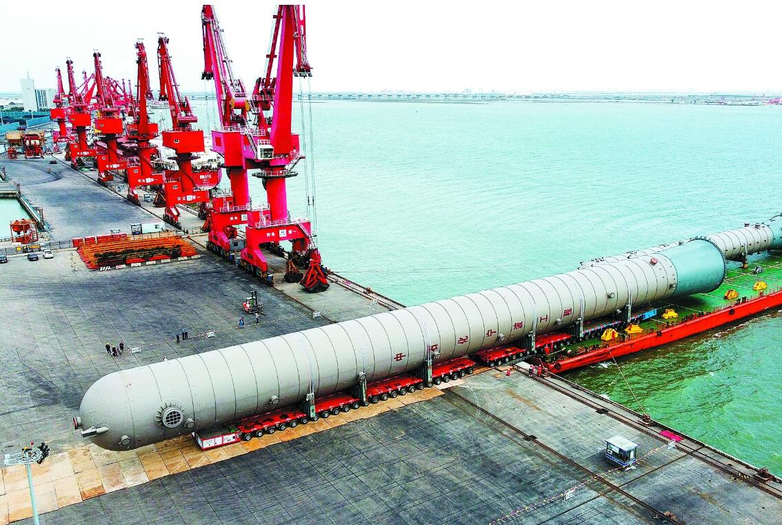 天津南港乙烯项目首批大型设备到港上岸
