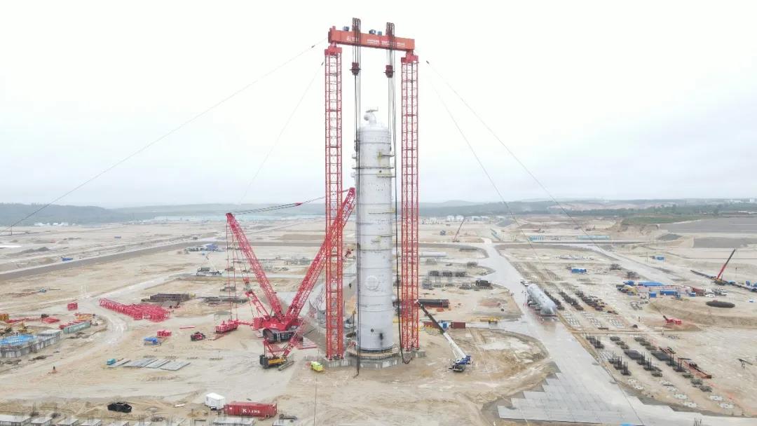 祝贺！俄罗斯阿穆尔天然气化工厂项目首台大件设备顺利完成吊装