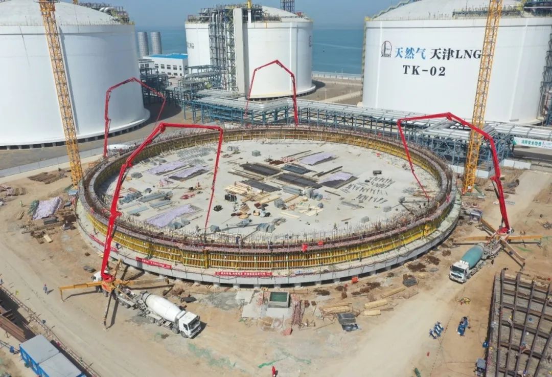中国石化工程建设有限公司：中国石化首台有效容积22万立LNG储罐建成中交